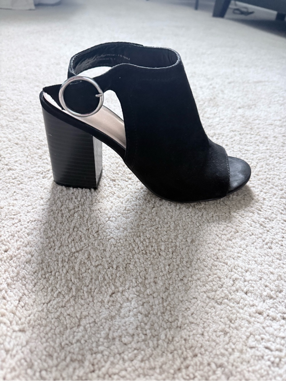 2 pairs of women’s shoes - $12 - Picture 2 of 3